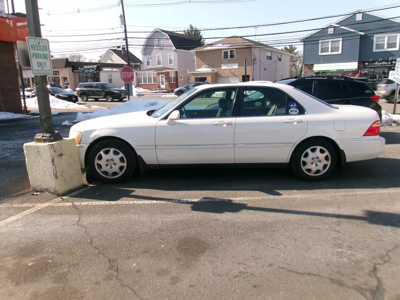 Acura RL – Acura mid-size luxury car