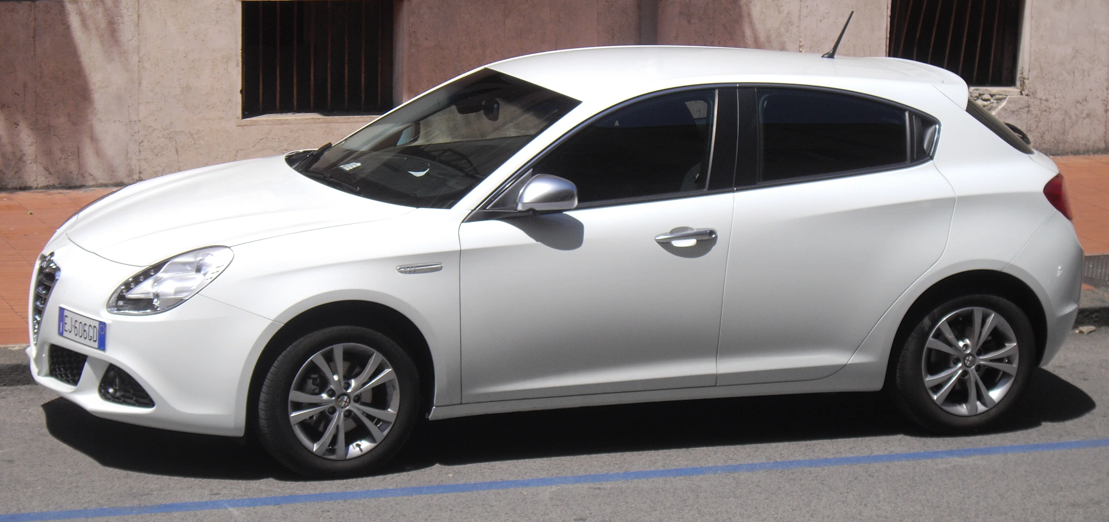 Alfa Romeo Giulietta (2010) – Alfa Romeo small family car
