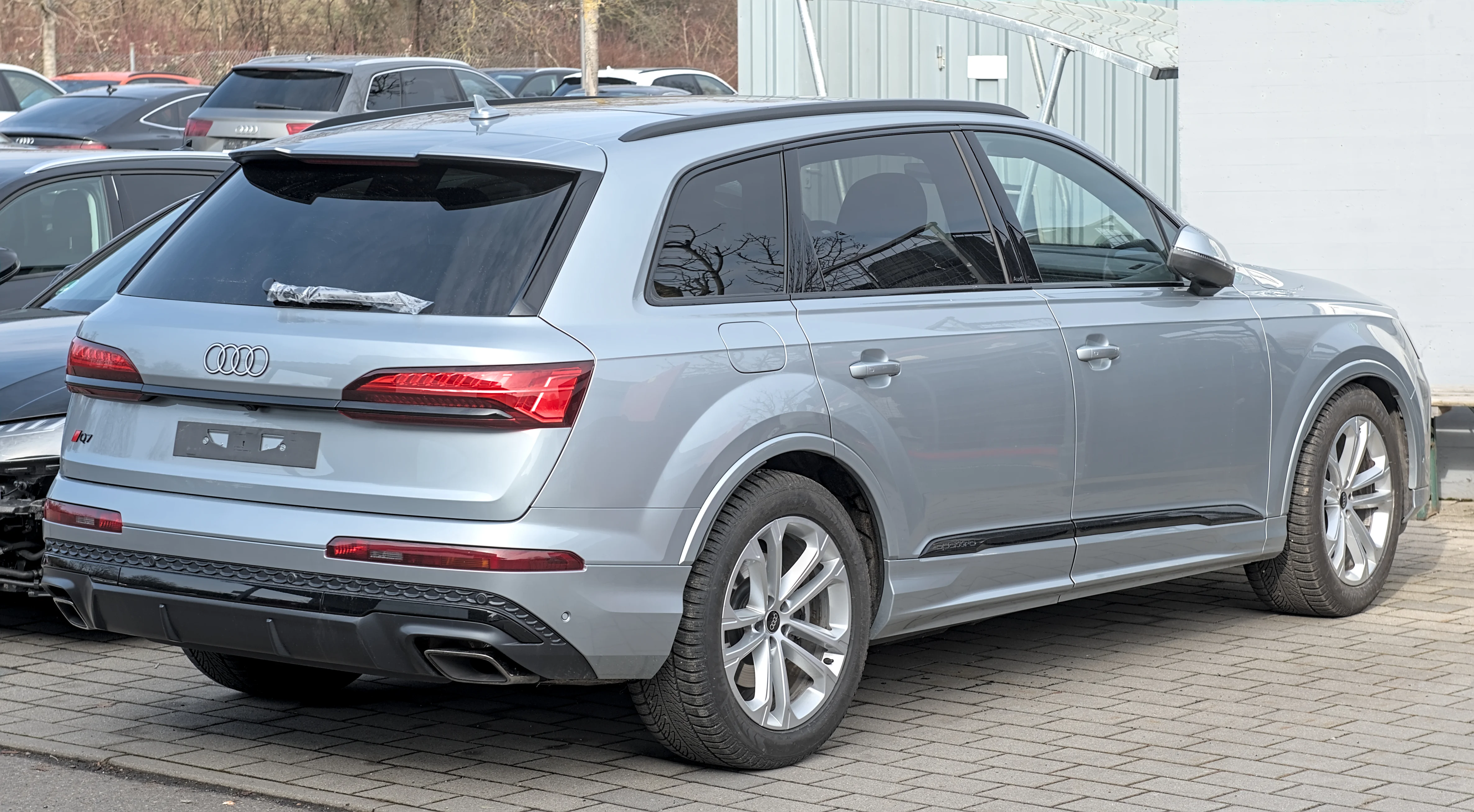 Audi Q7 – Audi full-size luxury crossover suv