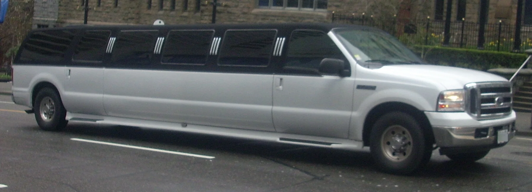Ford Excursion – Ford full-size suv