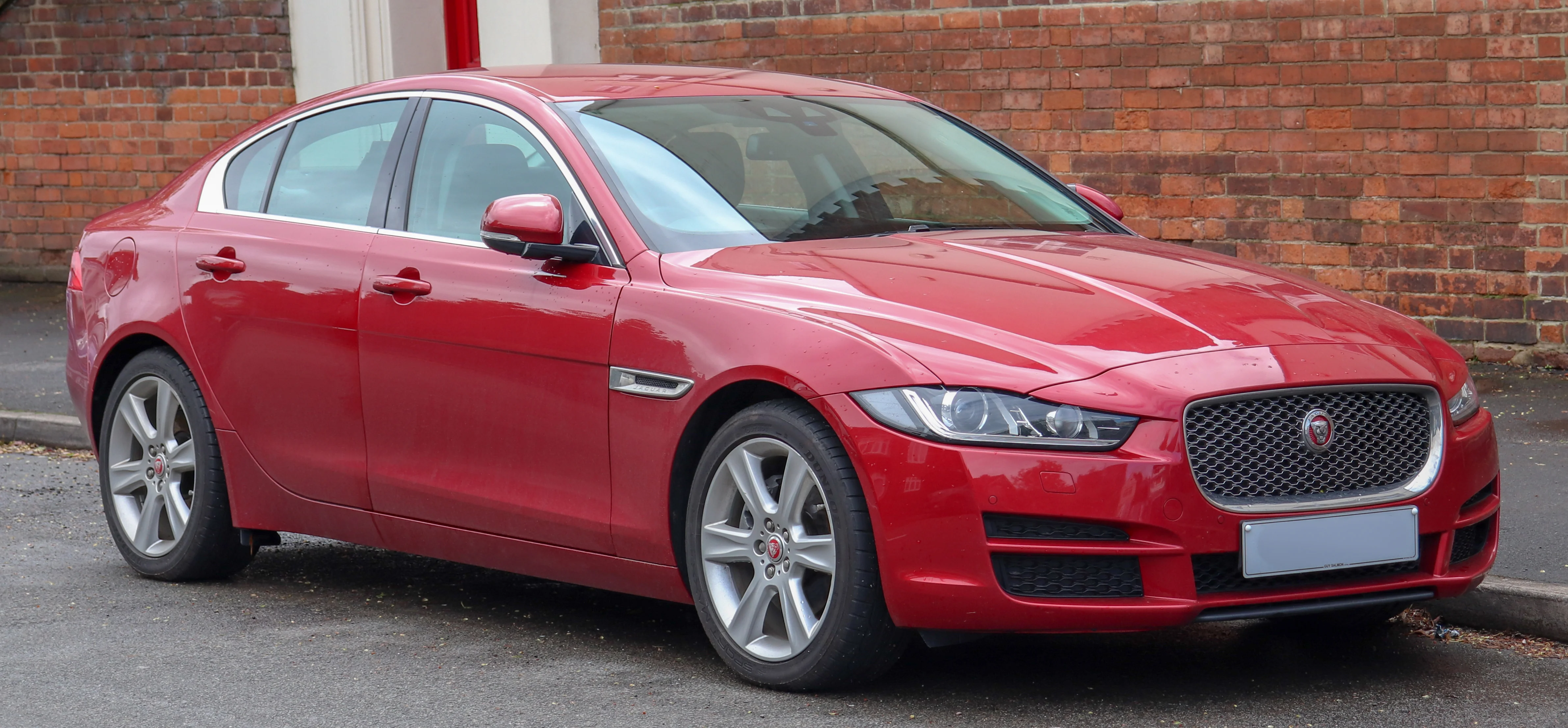 Jaguar XE – Jaguar compact executive car