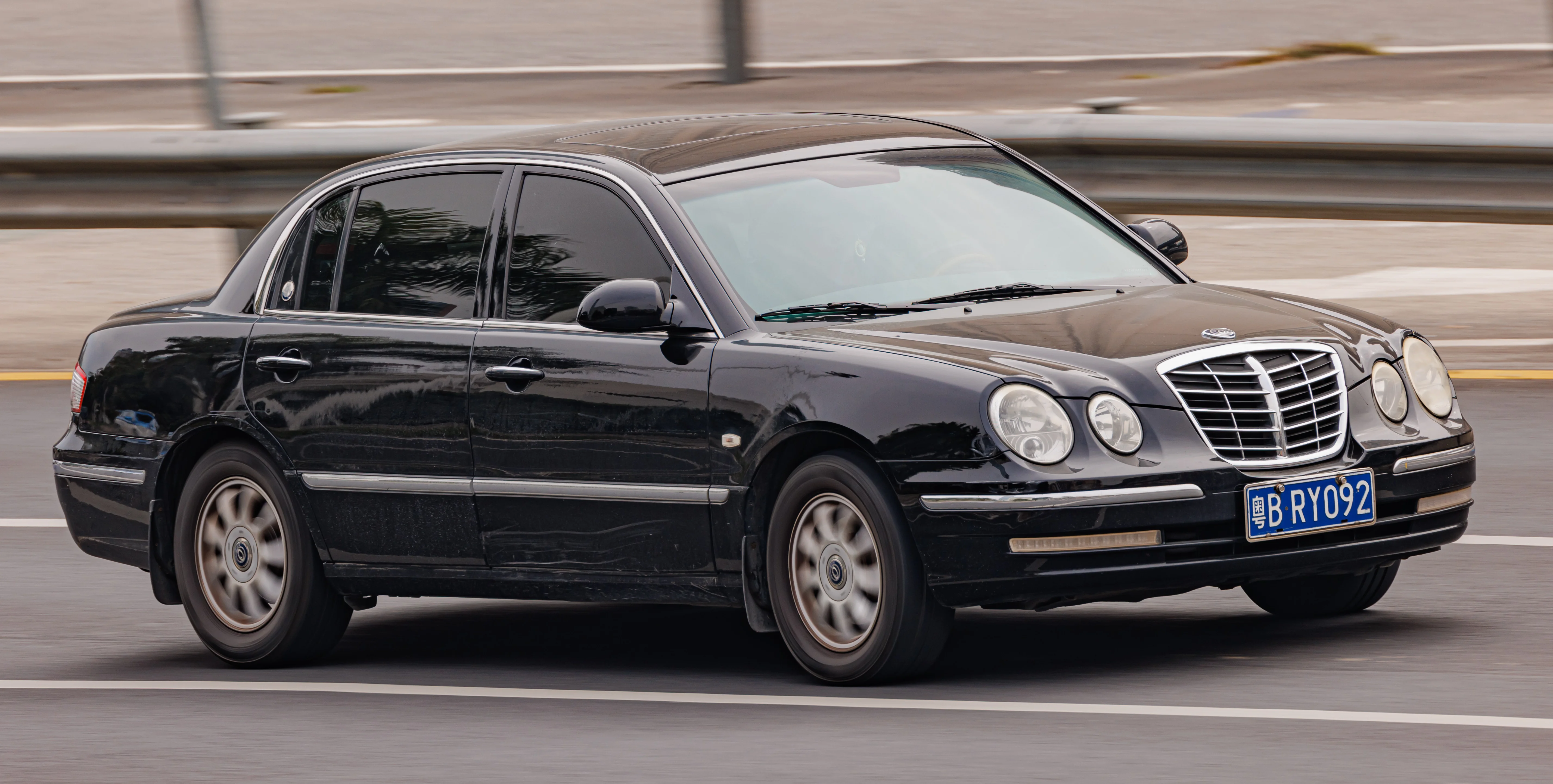 Kia Opirus – Kia executive car/full-size car