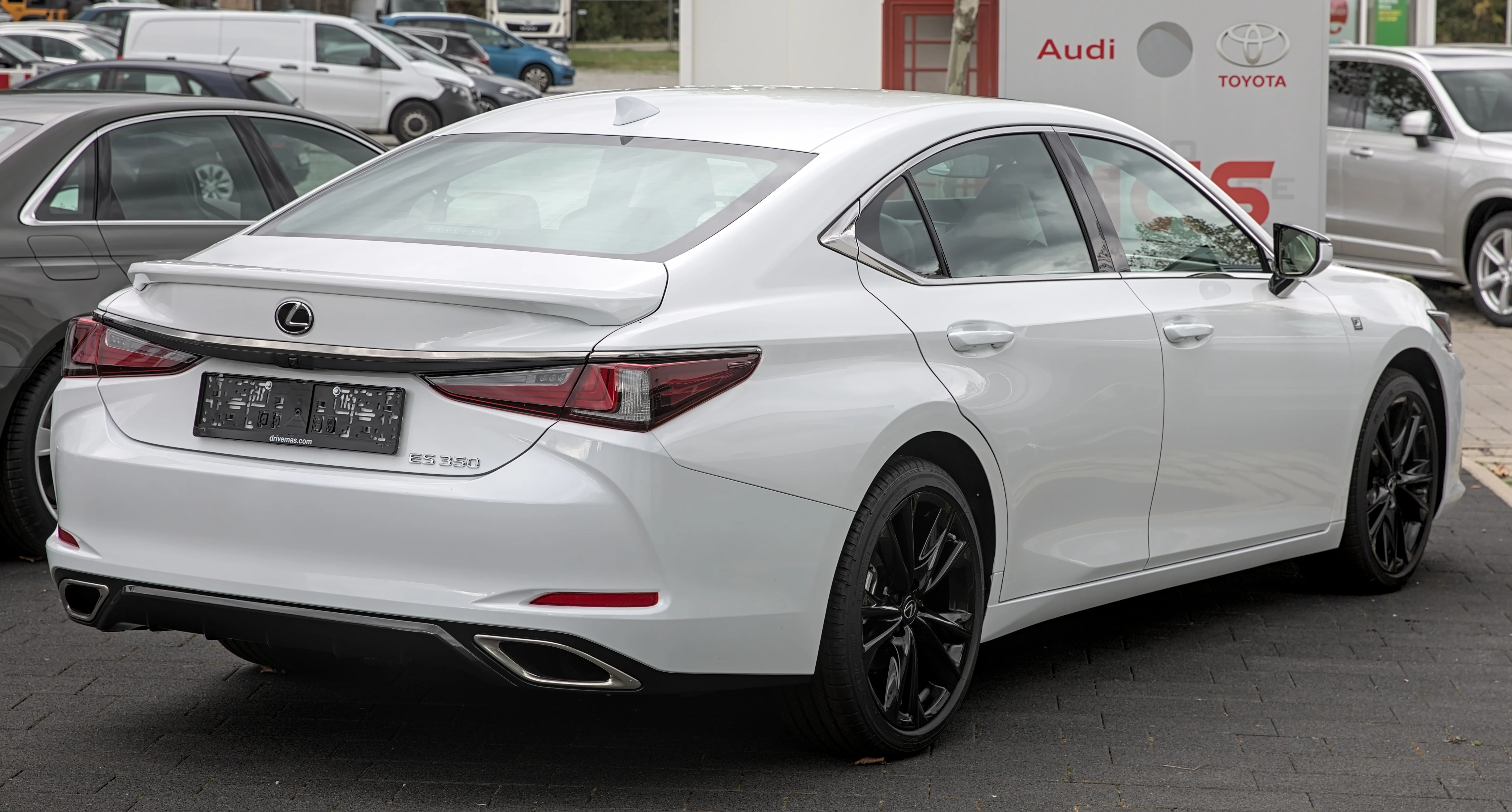 Lexus ES – Lexus unbulleted list