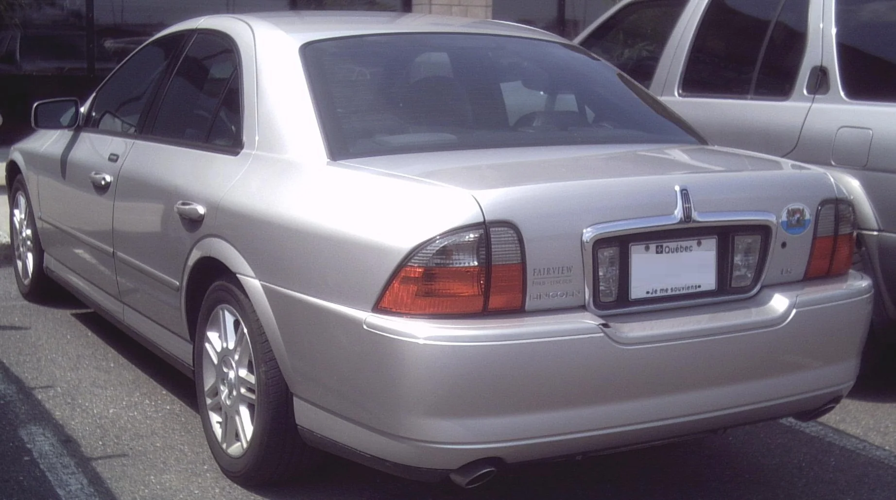 Lincoln LS – Lincoln mid-size luxury car