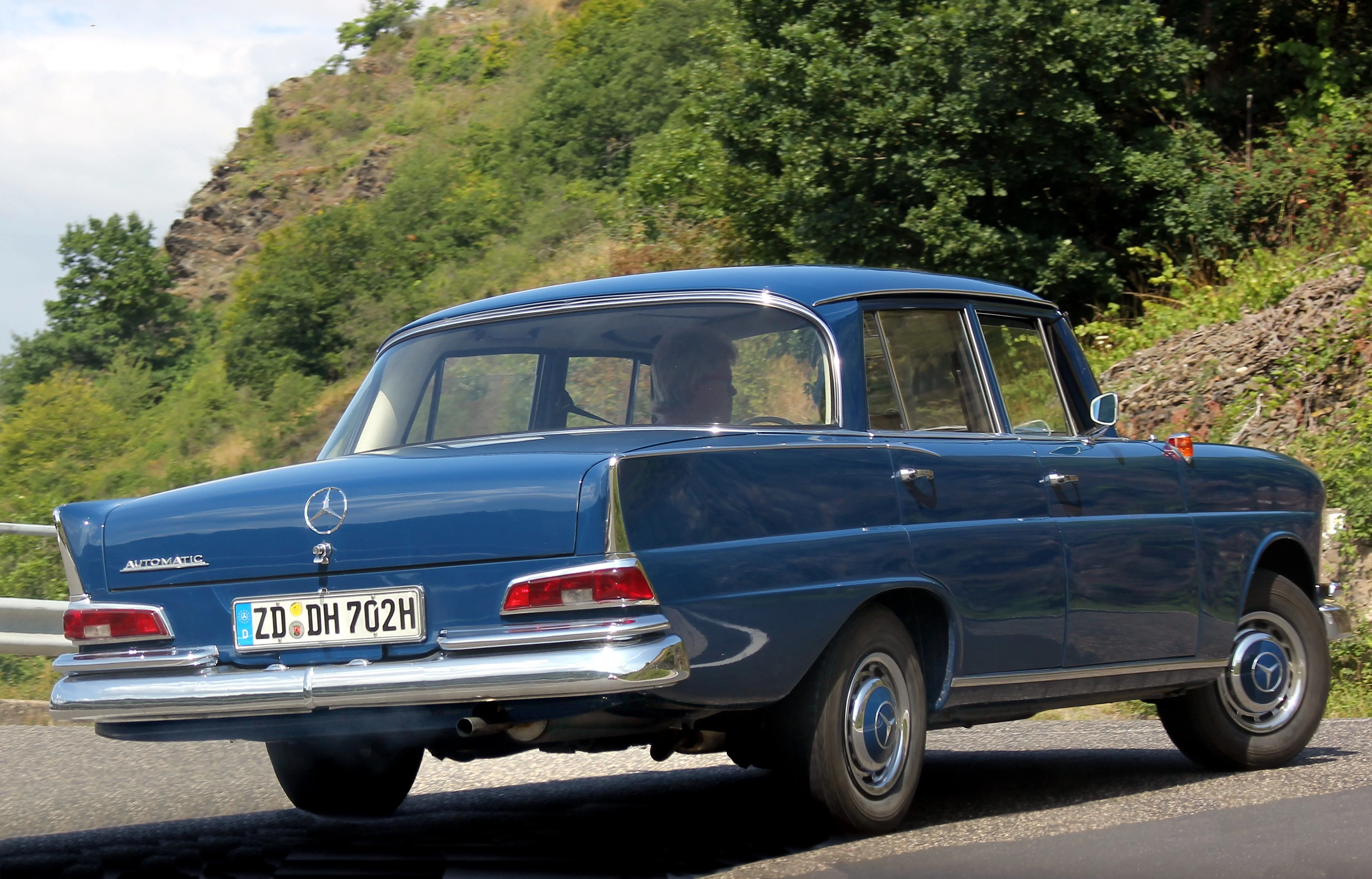 Mercedes-Benz 190 car