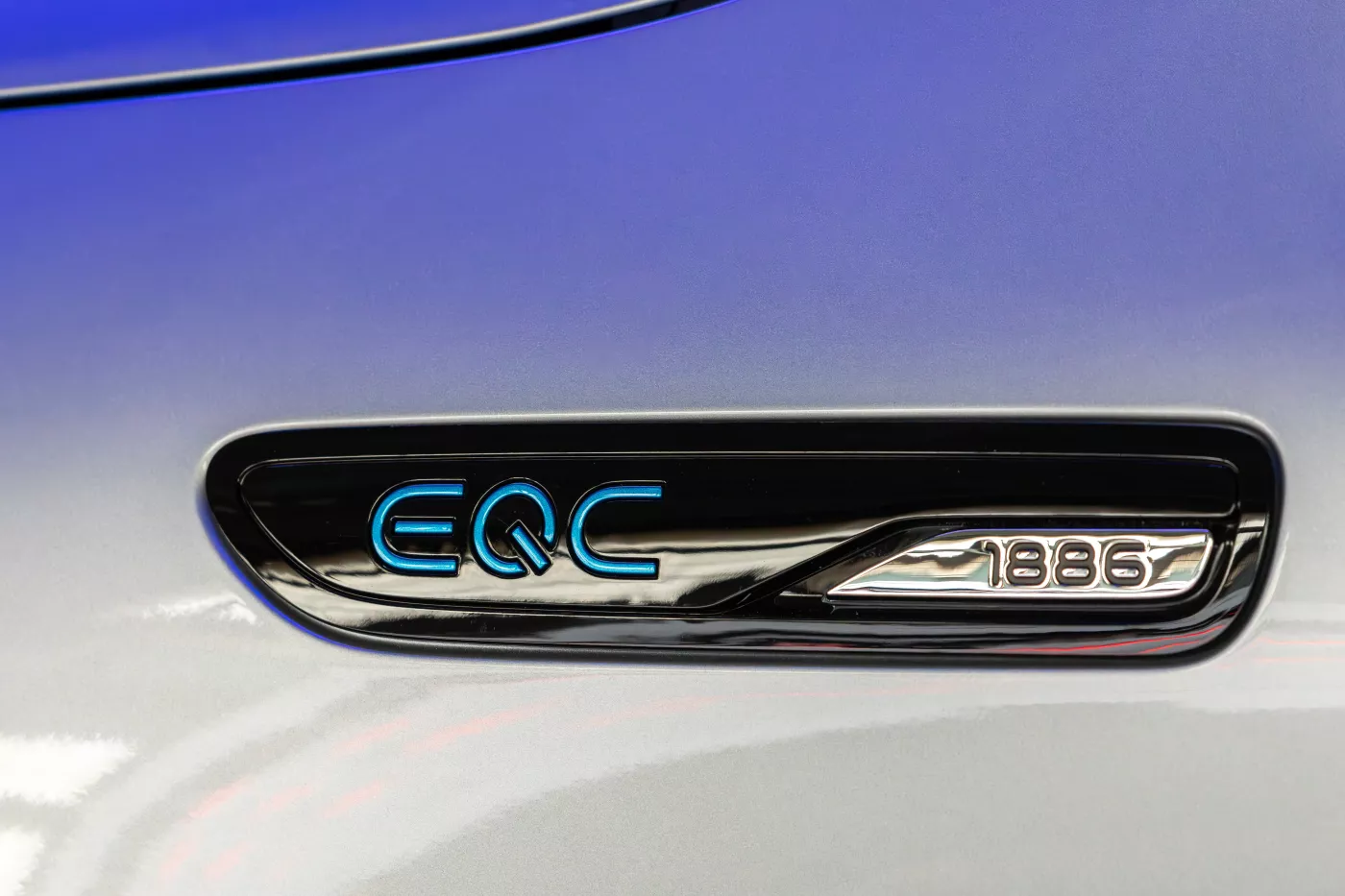Mercedes-Benz EQC – Mercedes-Benz compact luxury crossover suv
