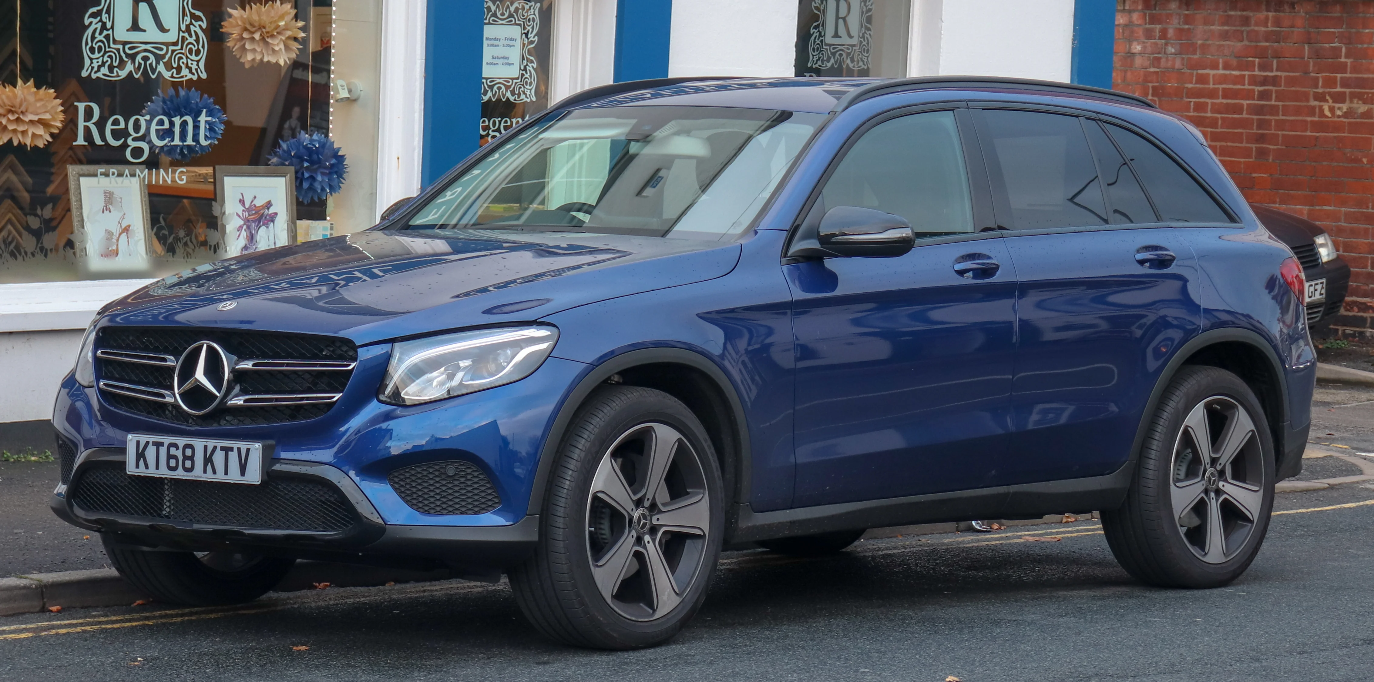 Mercedes-Benz GLC – Mercedes-Benz compact luxury crossover suv
