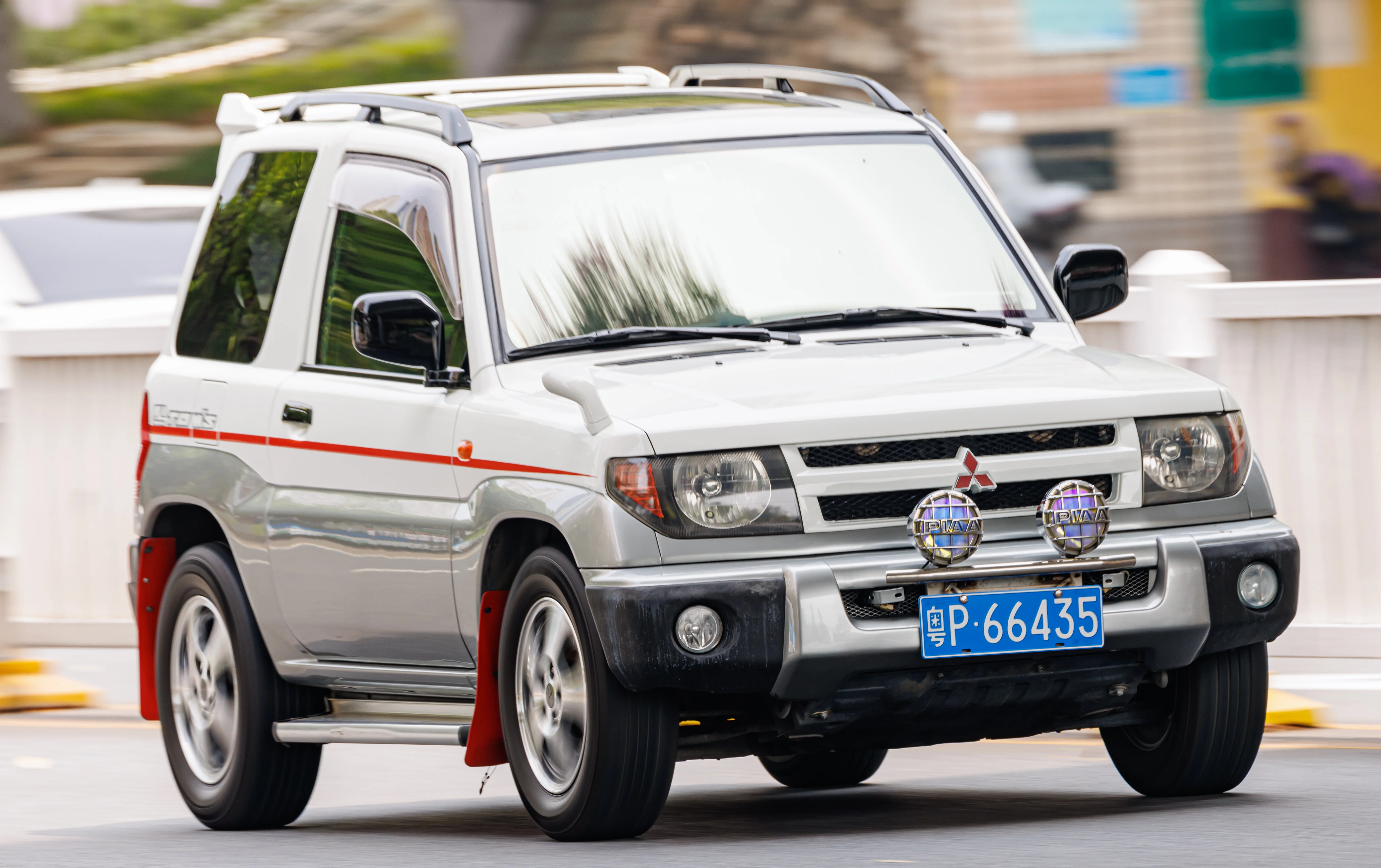 Mitsubishi Pajero iO – Mitsubishi mini suv