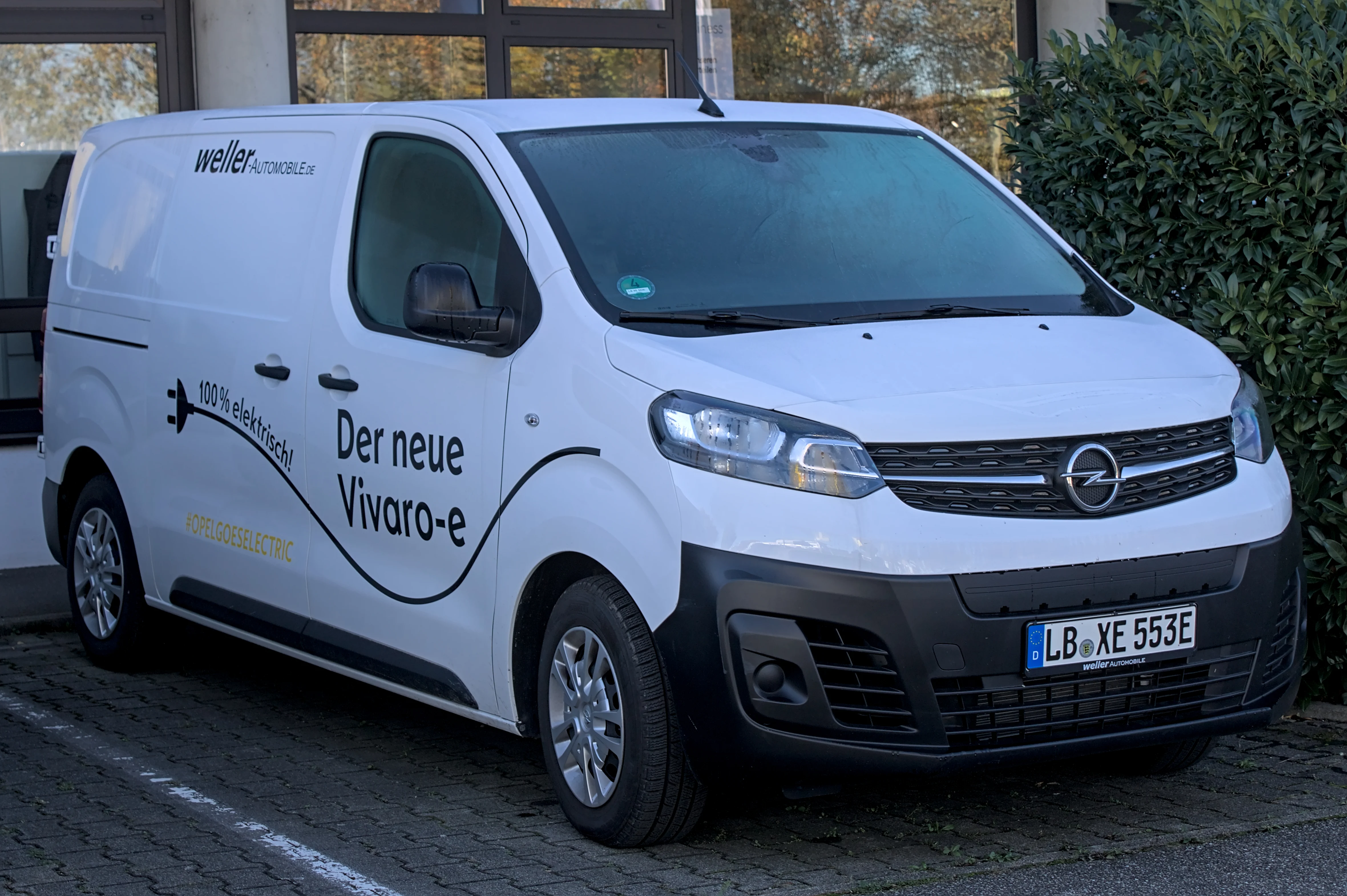 Opel Vivaro car