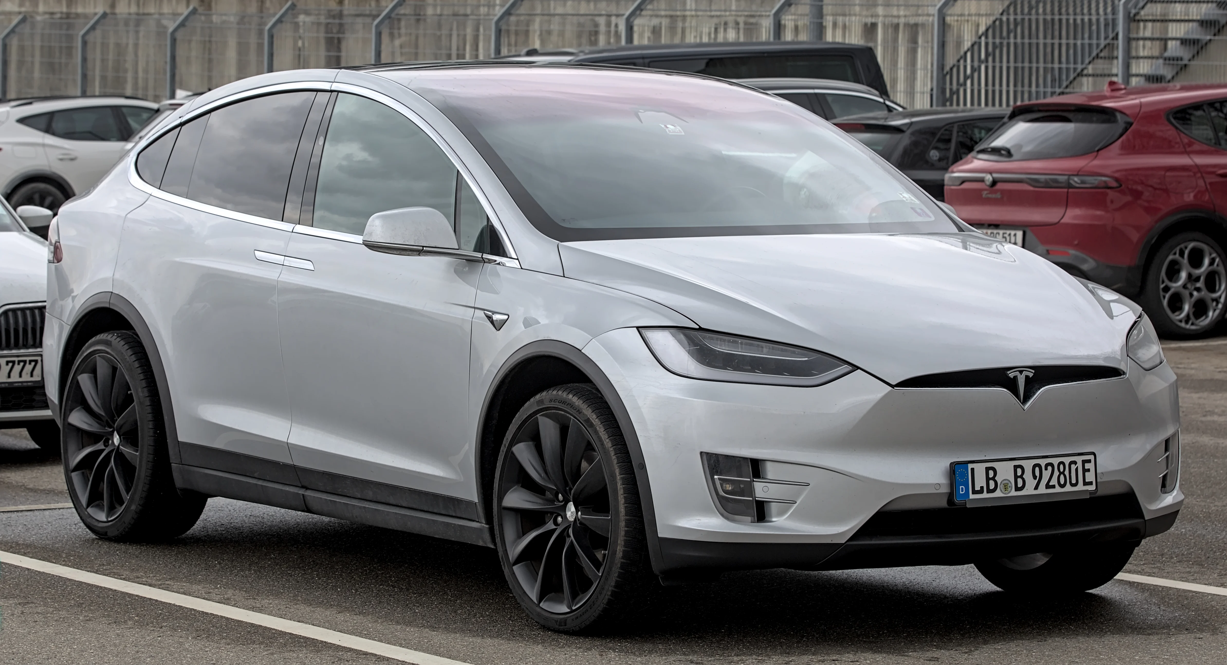 Tesla Model X – Tesla mid-size luxury crossover suv
