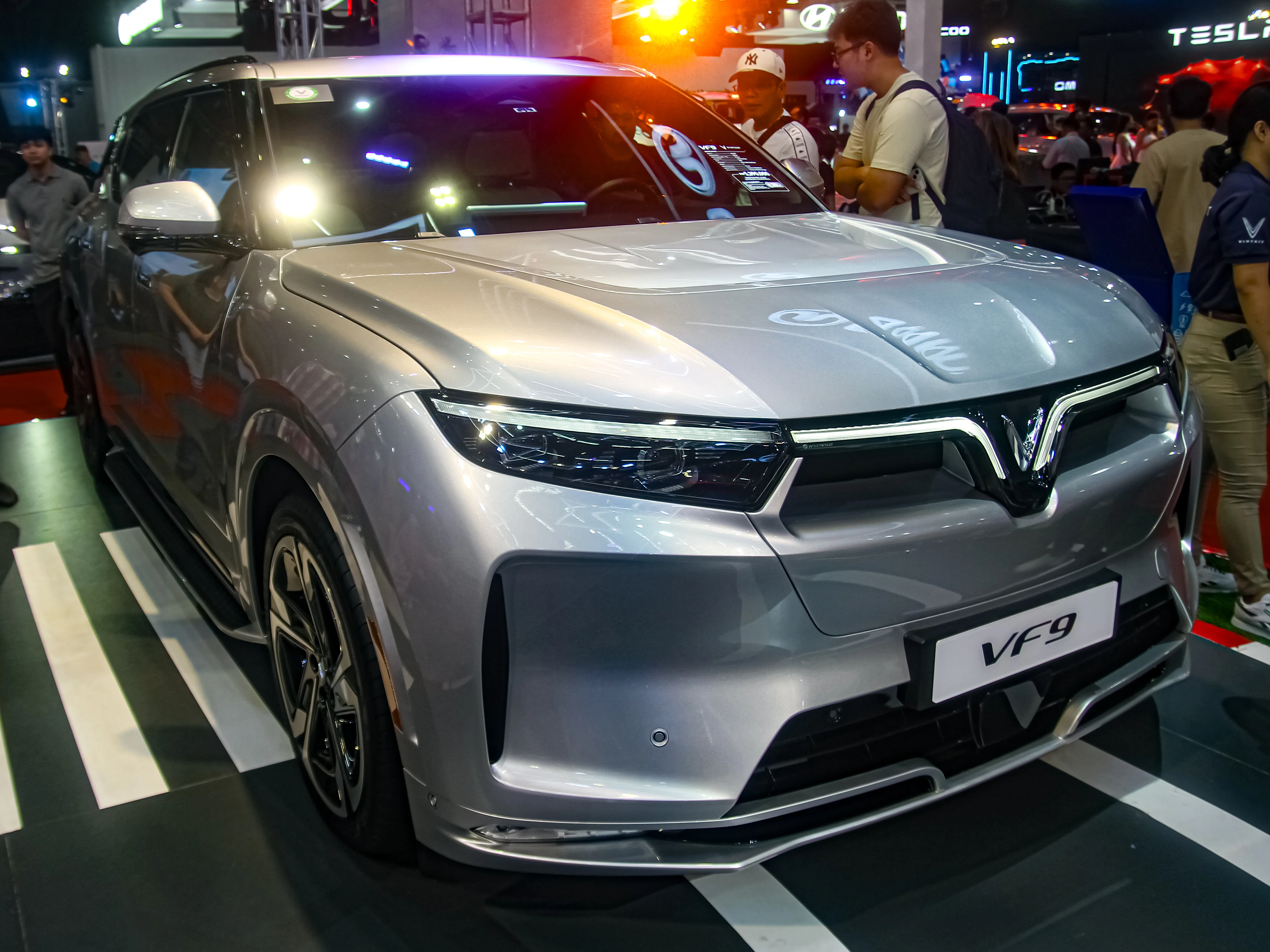 VinFast VF 9 – VinFast full-size crossover suv