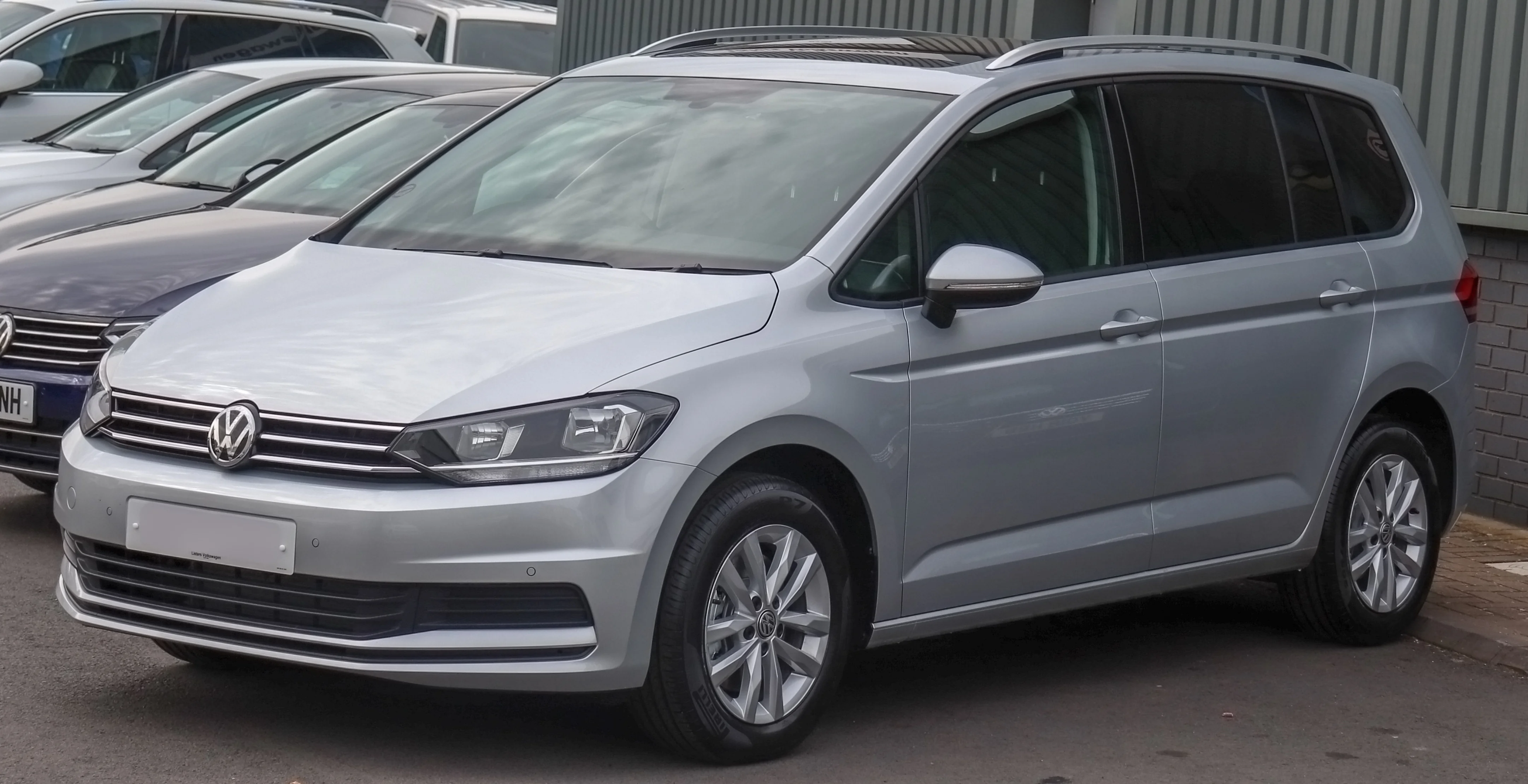 Volkswagen Touran – Volkswagen compact mpv