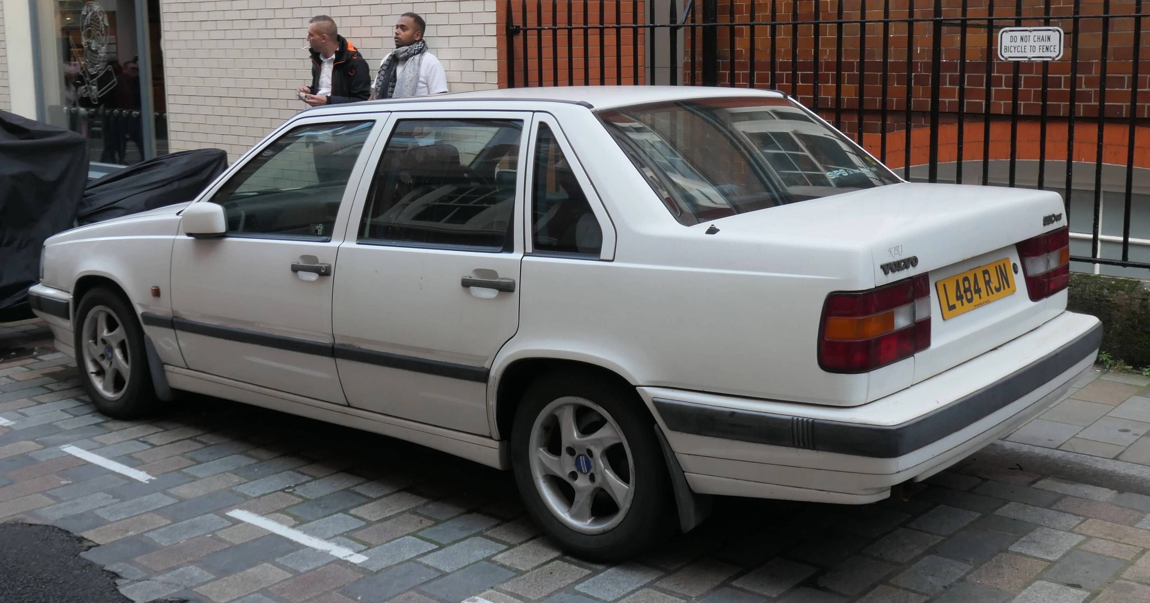 Volvo 850 – Volvo compact executive car